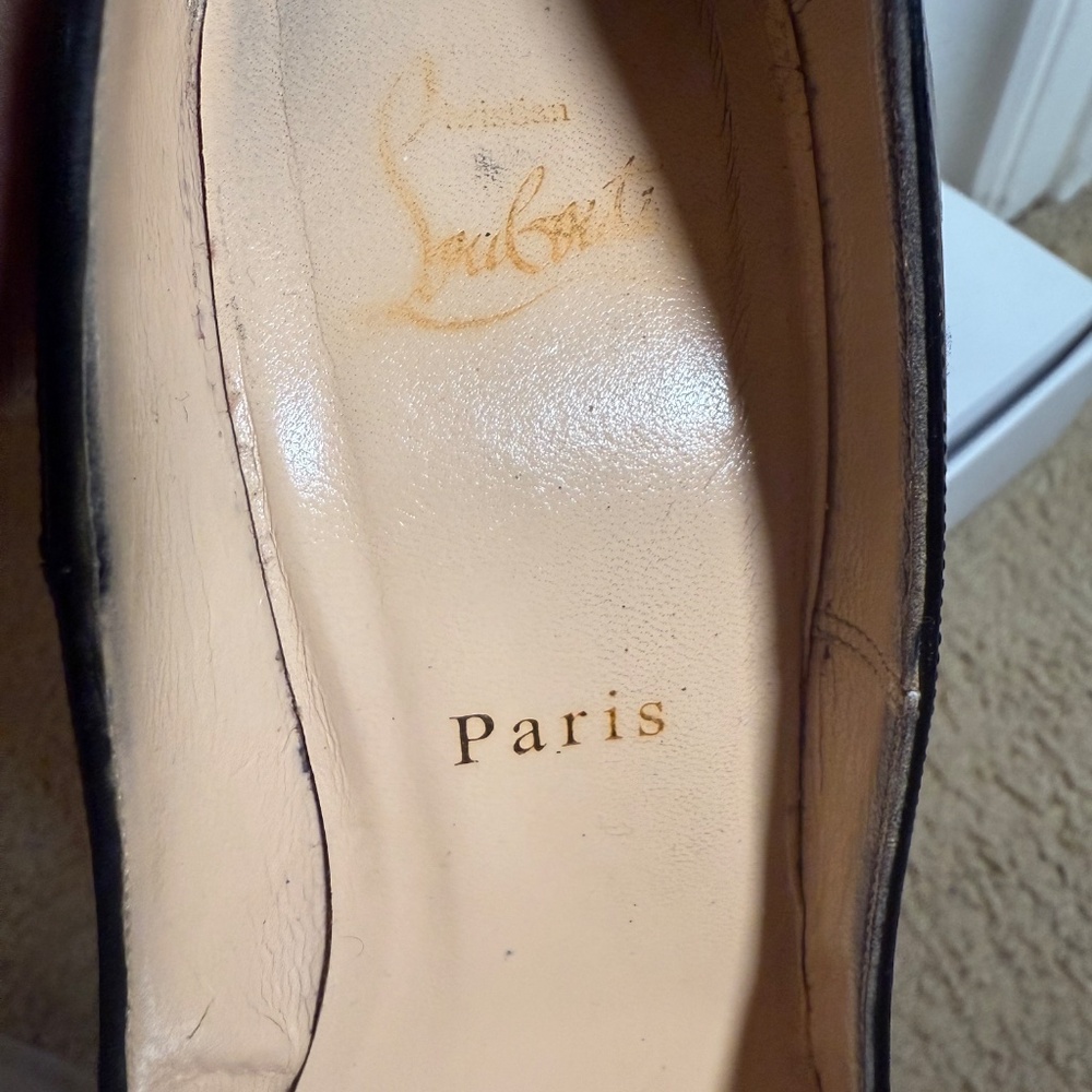 Classic Black Christian Louboutin Heels ( Pre-Loved 6/10 Condtion) - Picture 6 of 6